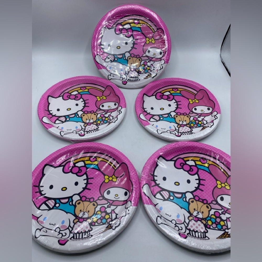Hello Kitty 8 Ct 8.5” Luncheon Round Paper Plates 5 Packs. 40 Plates Sanrio